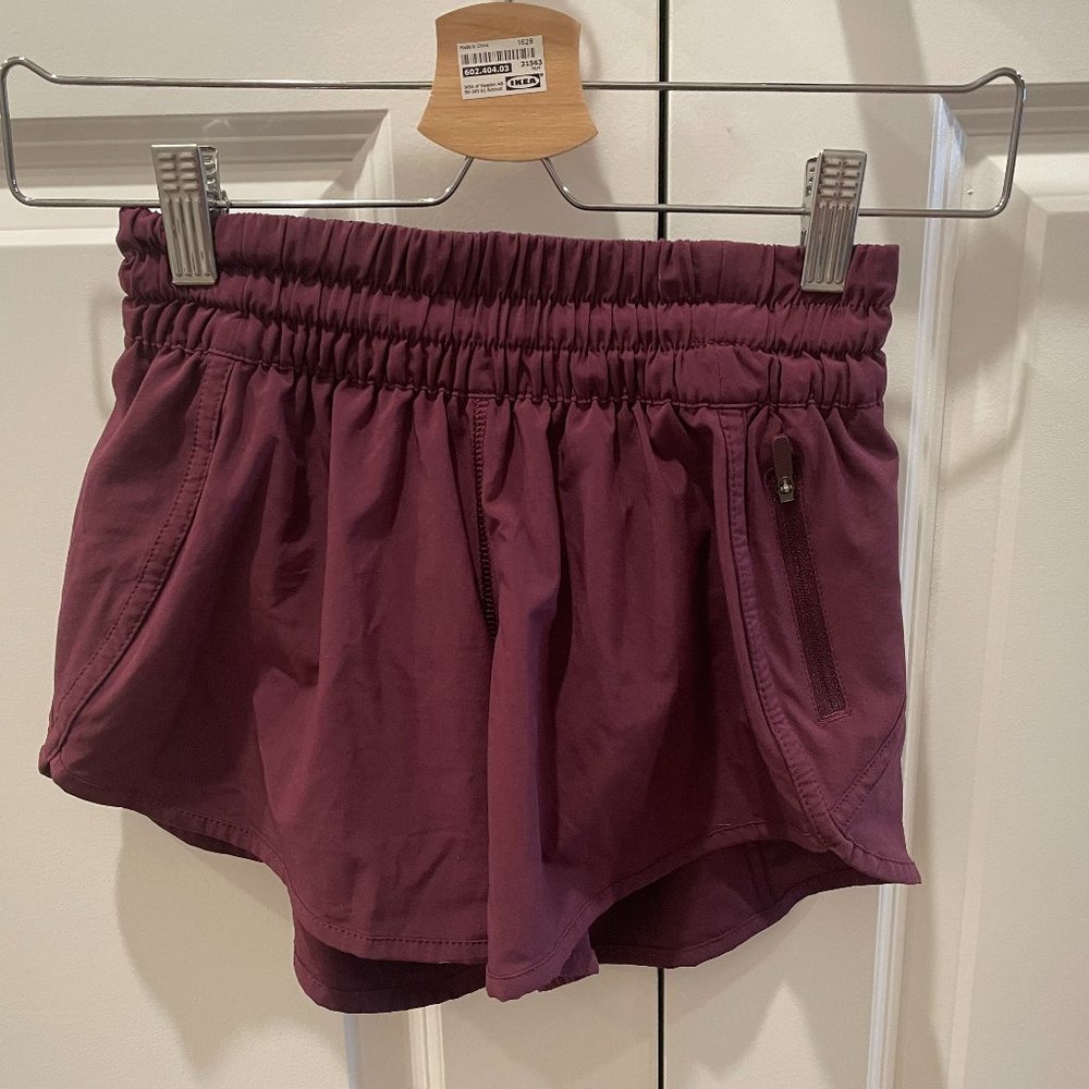 lululemon Tracker Low-Rise Short 4"